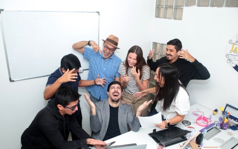 Junto con su equipo destila ideas que impactan a nivel nacional