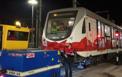 Tren 16 ingresó a talleres, tras leve descarrilamiento en 2023.