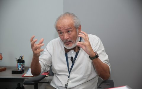 Édgar Lama Valverde, cirujano cardiovascular, dirige el Hospital de Especialidades de la Ciudad; es el padre del presidente del IESS .