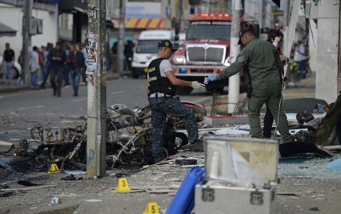 Tres ataques se suscitaron en los municipios de Jamundí, aledaño a Cali, y en Cajibío, en el convulso departamento del Cauca (suroeste), zonas donde opera la principal disidencia de las antiguas FARC.