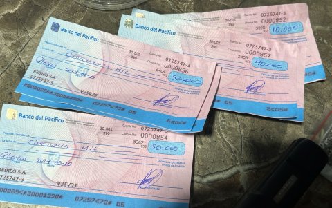 Narcofiesta. También se encontraron cheques con sumas considerables de dinero.