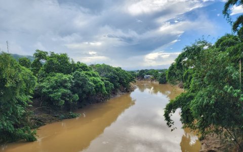 Cinco víctimas flotaron en afluente.