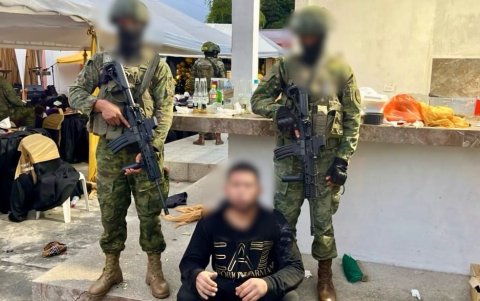 Fue aprehendido en El Empalme, durante un operativo militar en el que se incautó armas, municiones, alimentadoras, dinero en efectivo, entre otras cosas.