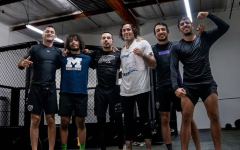 Andrés Alvarado forma parte del equipo de entrenamiento de Chito Vera.