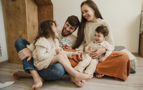 Es importante que los padres pasen tiempo de calidad con sus hijos, lejos de las pantallas y redes sociales.