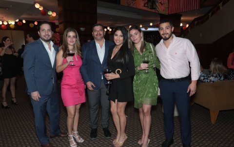 Xavier Ortega, Geilany de Ortega, Galo Aldás, Leticia Intriago, Daniela Reyna y Diego Alvarado.
