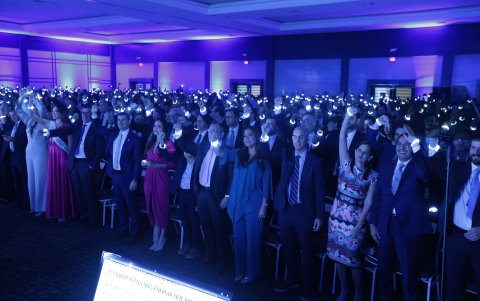 Decenas de empresarios asistieron al acto de aniversario del gremio que los acoge.