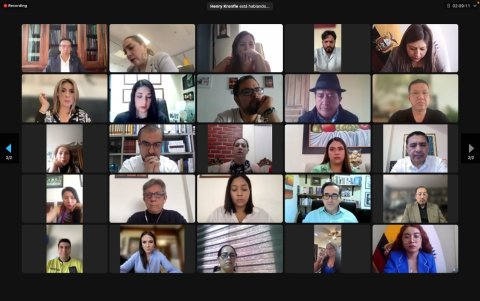 La sesión continuaba tras el rechazo de la primera votación sometida a votación.