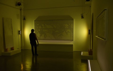 ¿Es posible introducir color a través de estos elementos? El artista afirma que sí.