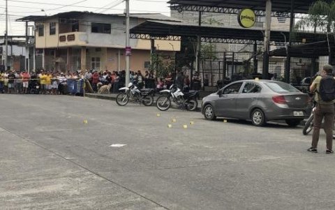 El asesinato se registro fuera de una institución educativa.