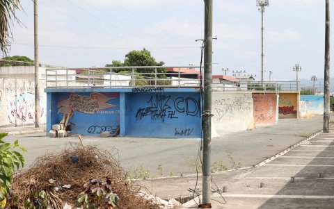 Suburbio. El parque del skate está en completo abandono. El espacio se ha convertido en un foco de inseguridad.