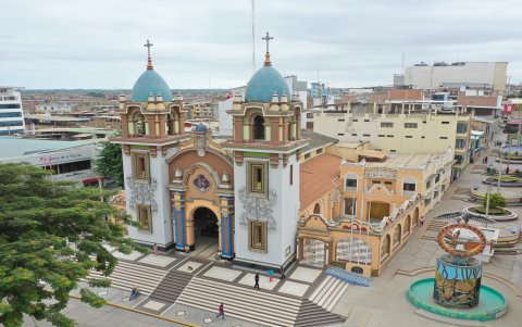 Una vista panorámica    de Tumbes, donde se ve su Catedral.
