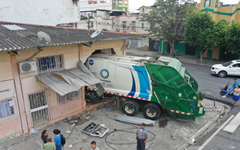 El accidente se registró la madrugada de este 15 de junio en las calles Colombia y Manuel Villavicencio.