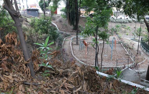 Olvido. Otros parques se encuentran en el olvido. Piden ayuda a las autoridades.