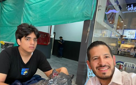 Pablo (der.) y Kamil siguen compartiendo momentos padre-hijo.