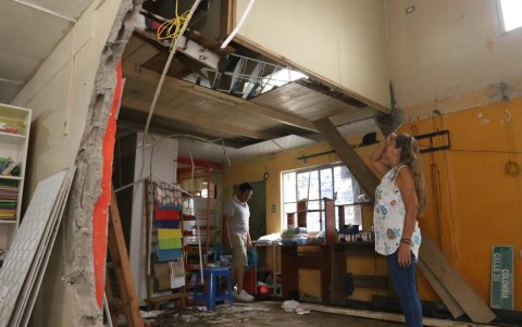 En Colombia y Villavicencio una vivienda fue afectada por el choque de un camión.