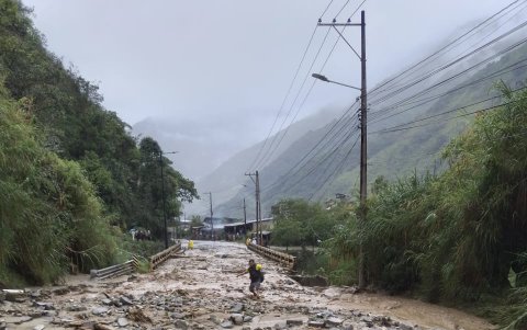 Desde el ingreso de Baños, por Pelileo, se observan rastros de los deslaves.
