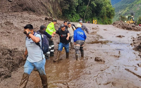 En Baños algunos decidieron hacer trasbordo para llegar a sus trabajos.