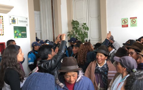 Durante la rueda de prensa desarrollada en los bajos del Municipio.