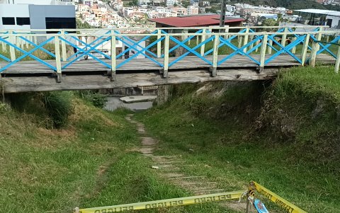 El estado de los pasos en el barrio son deplorables, denuncian los ciudadanos.