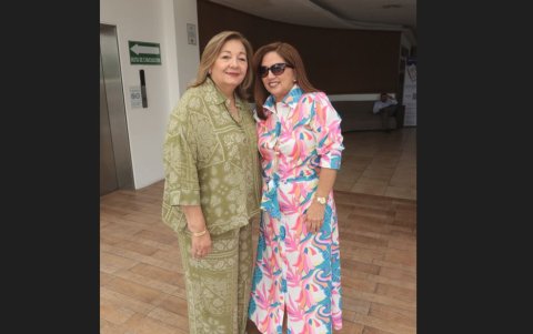 Mercy de Baquerizo y Liliana de Herrera.