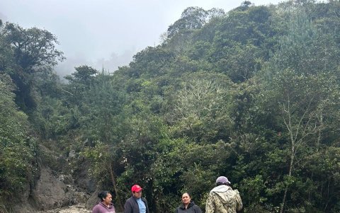 Las tareas de limpieza de la vía Paute- Guarumales- Méndez se mantienen. El paso continúa cerrado.