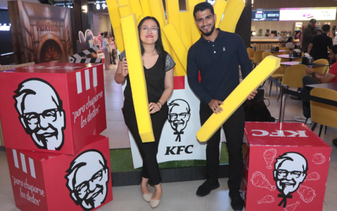 Astrid Vera, ejecutiva y representante de KFC, y Fernando Zúñiga.
