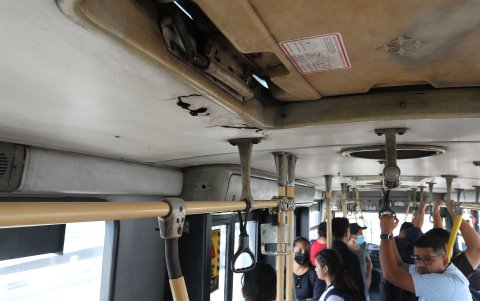 Daño. Además de puertas de estaciones que no sirven, hay unidades que presentan un evidente deterioro. Esto lo ha reconocido el Municipio.