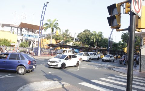 Semáforos apagados en el centro de Guayaquil a causa del corte de luz del 19 de junio.