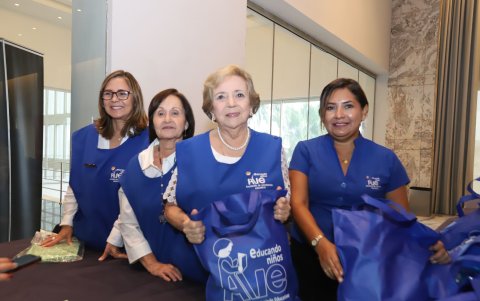 Mechita de Ycaza, María de Lascano, Grace de Morla y Selena de Sandoval.