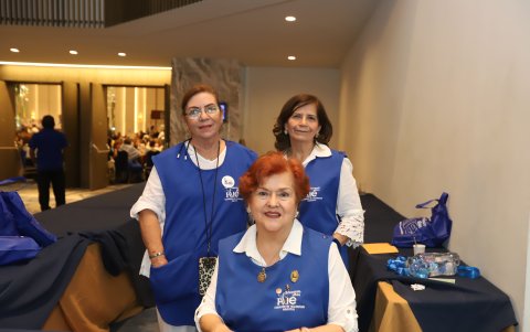 María Teresa de Medina, Alicia de Rodríguez y Leticia de Guerrero.