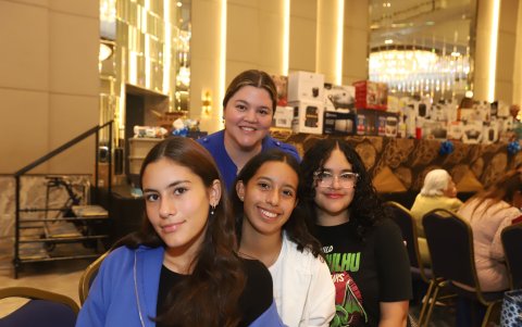 María Fernanda Echeverría, Victoria Valencia, Martina Hurel y Camila Peñaherrera.