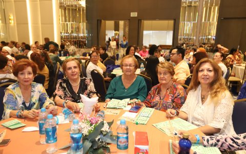 Pepita Nevárez, María Echeverría, Martha Weisson, Pamela Barreiro u Cecilia de Pérez.