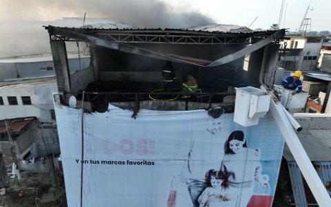 El cuarto piso quedó totalmente envuelto en llamas