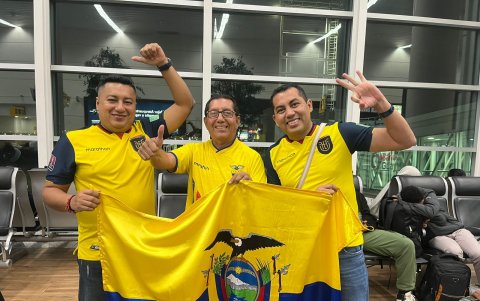 Erick Mantilla no dejó su bandera de Ecuador para alentar a la Tri en Estados Unidos.