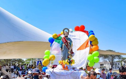 El 29 de junio, los artesanos de mar celebran la fiesta de San Pedro.