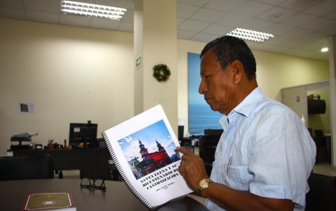 La obra fue escrita por el historiador José Villón Torres, quien por más de una década investigó del tema.