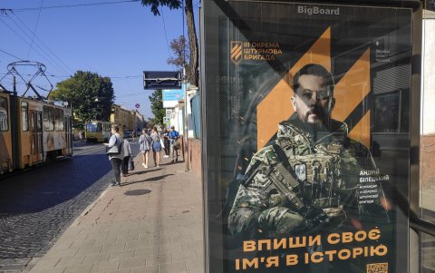 Cartel de reclutamiento para el ejército ucraniano en Leópolis.