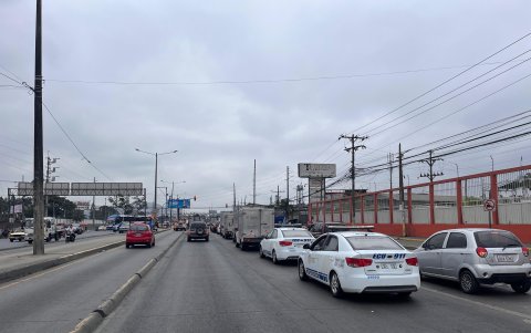 ecorrido. El camino al camposanto La Paz, ubicado en Quevedo, cantón de la provincia de Los Ríos, duró cuatro horas.