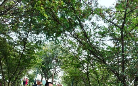 Álex Vargas con su esposa.