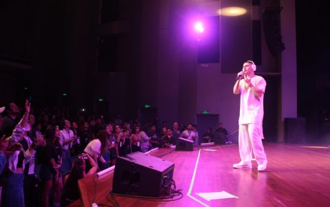 Álex Ponce en su primer encuentro con sus fans de Guayaquil