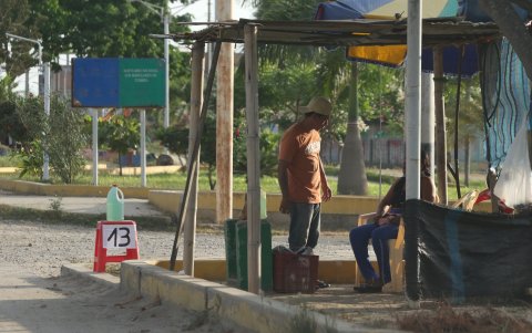 Precio.- En la frontera con Perú el combustible ecuatoriano se lo vende a 13 soles, unos 3,42 dólares.