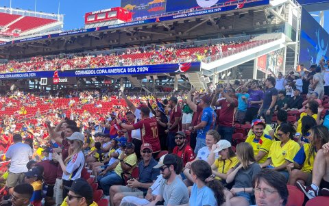 Ciudadanos estadounidenses también celebraron con ecuatorianos y venezolanos.