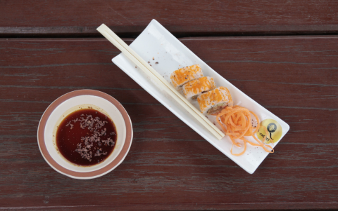 Sushi con miel de cacao.