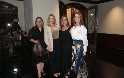 Karla Escobar, Monina Montgomery, Geraldine Weber y Jackie Morena.