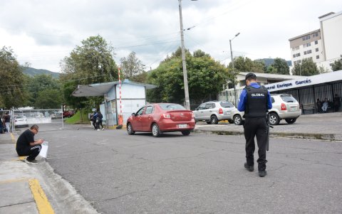 Enrique Garcés. Una  comerciante aseguró que ha visto casos que cuando llegan presos hay personas que los sacan. No se han dado enfrentamientos.