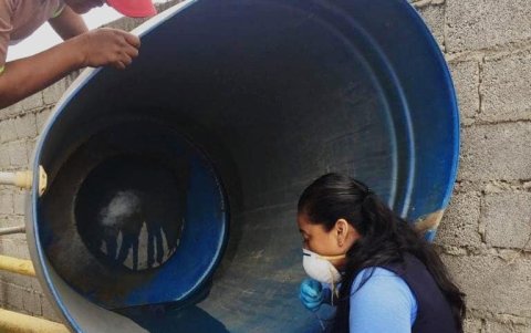 Las autoridades intervienen tanto en el interior como en el exterior de los domicilios.