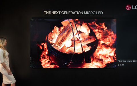 El modelo recién anunciado, programado para lanzarse a finales de este año, emplea tecnología de inteligencia artificial para mejorar la calidad de imagen.