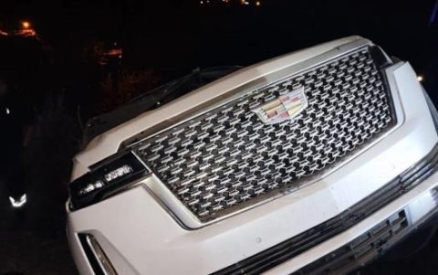 El vehículo se precipitó a un barranco.