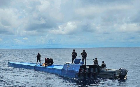 La Marina de El Salvador interceptó una embarcación de bajo perfil (LPV) a 630 millas náuticas (1,167 kilómetros) al suroeste de la Bocana El Cordoncillo, Estero de Jaltepeque.